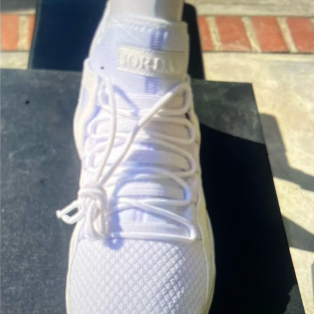NWB white leather Jordan men White Sneakers size 10.5 - Picture 4 of 4